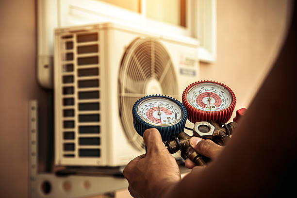 Professional Hvac technician working in Prescott, AR